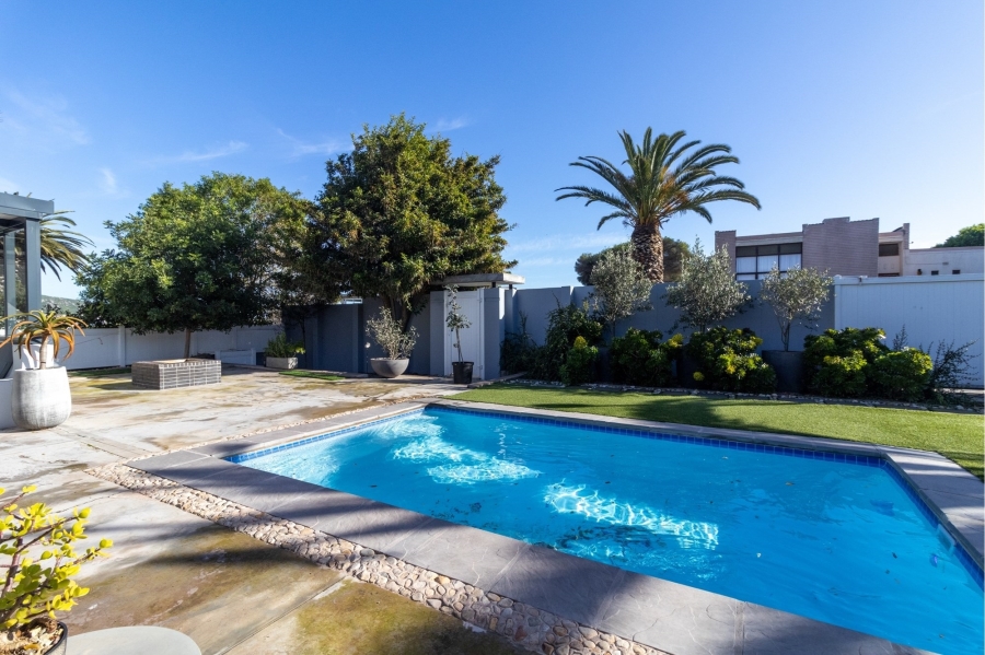 4 Bedroom Property for Sale in Middedorp Western Cape